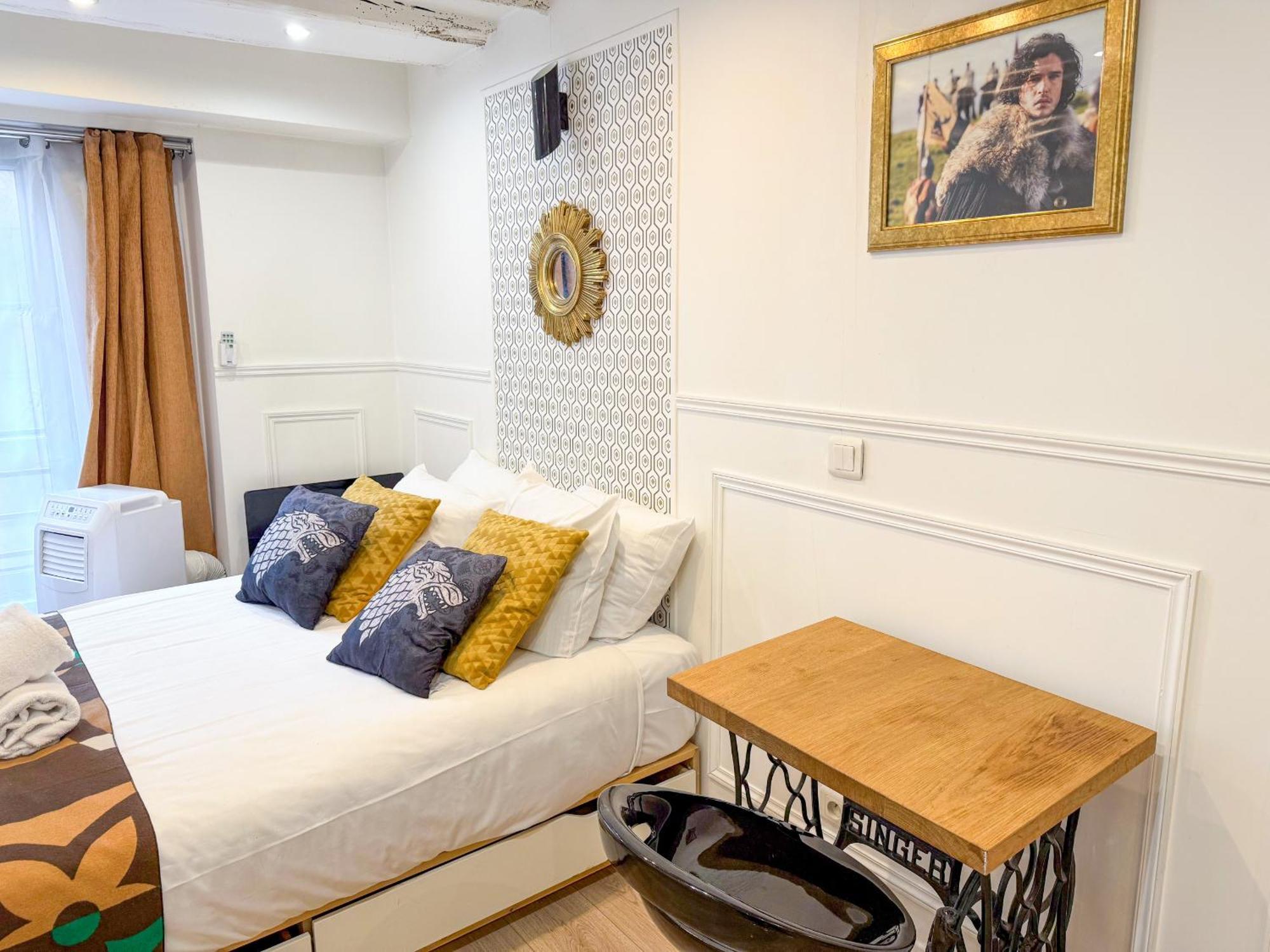 Urban Flat 42 - Game Of Thrones Apartment